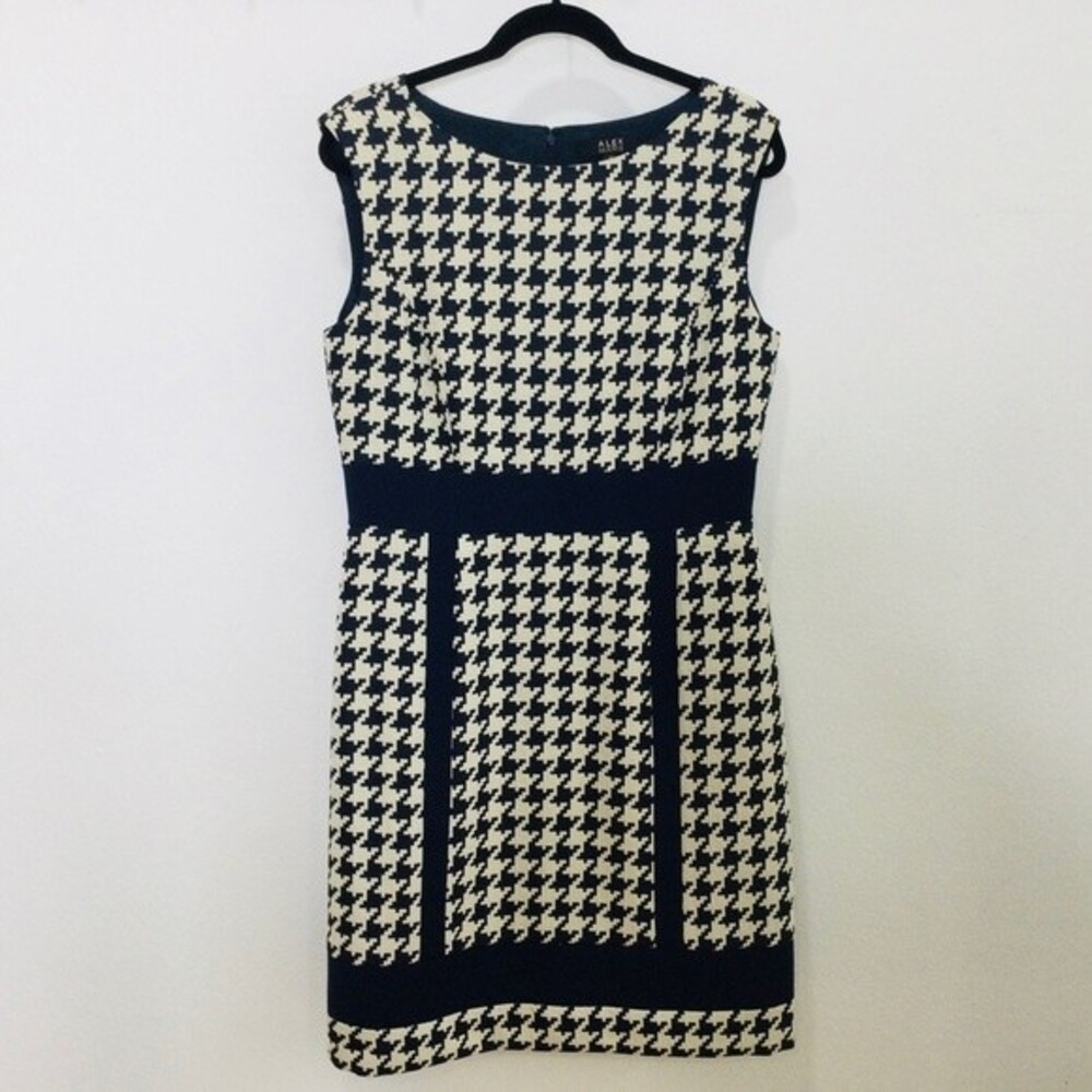 Alex Marie Women’s Size 10 Sleeveless Dress Cream Blue Houndstooth Knee Length